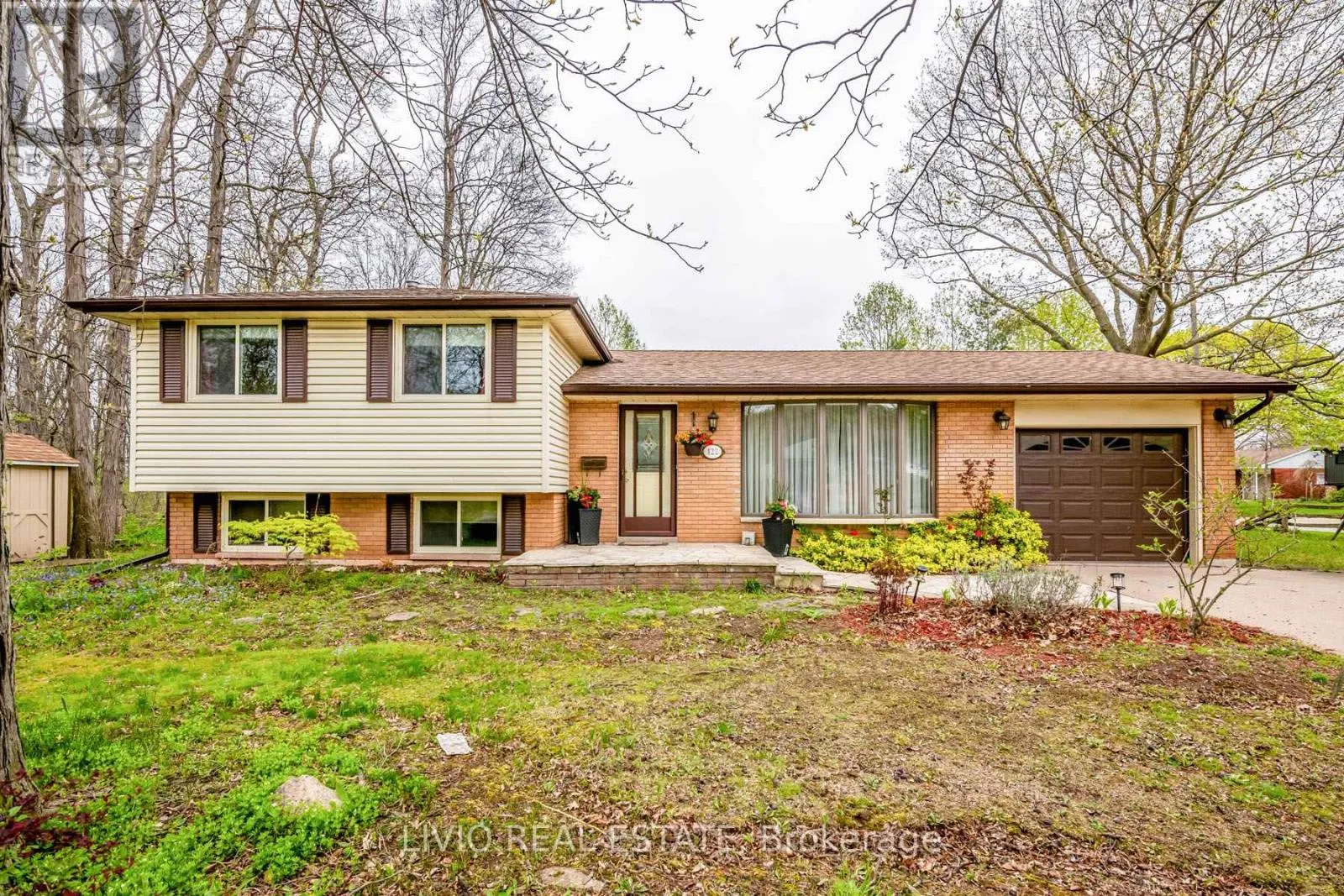 House for rent: 122 Forest Hill Road, Grimsby, Ontario L3M 1A3