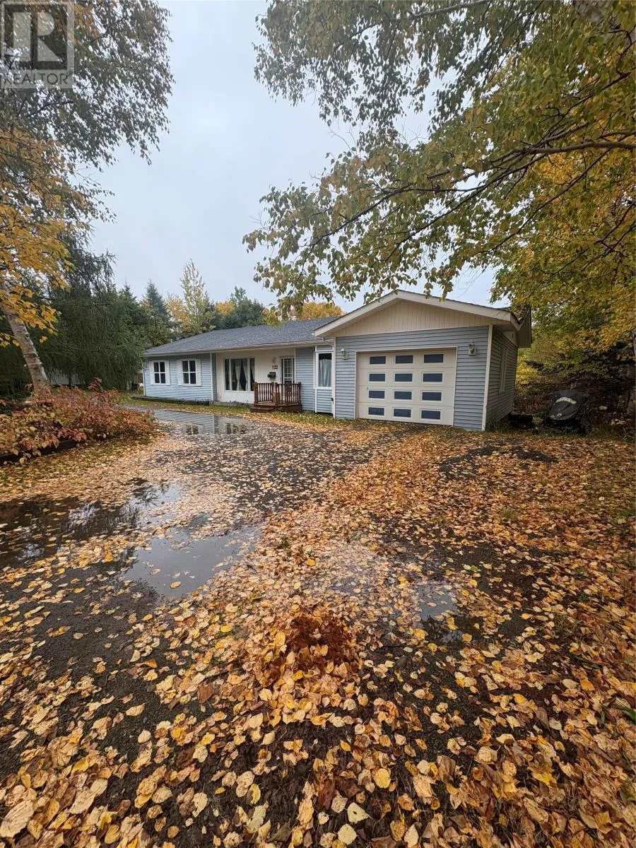 Two Apartment House for rent: 122 Grenfell Heights, Grand Falls-Windsor, Newfoundland & Labrador A2A 1W4