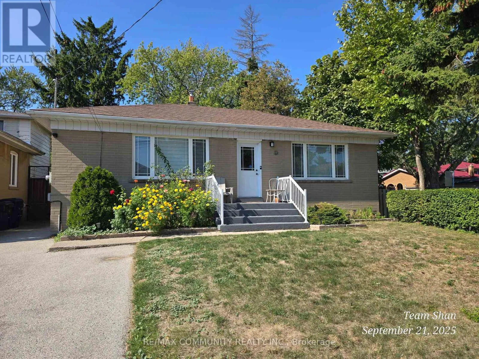 House for rent: 122 Kitchener Road, Toronto, Ontario M1E 2X9