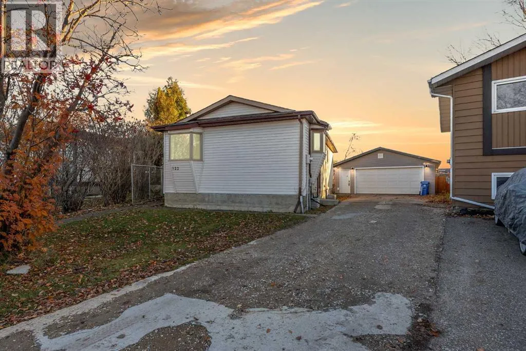 House for rent: 122 Maclaren Bay, Fort McMurray, Alberta T9K 1P3