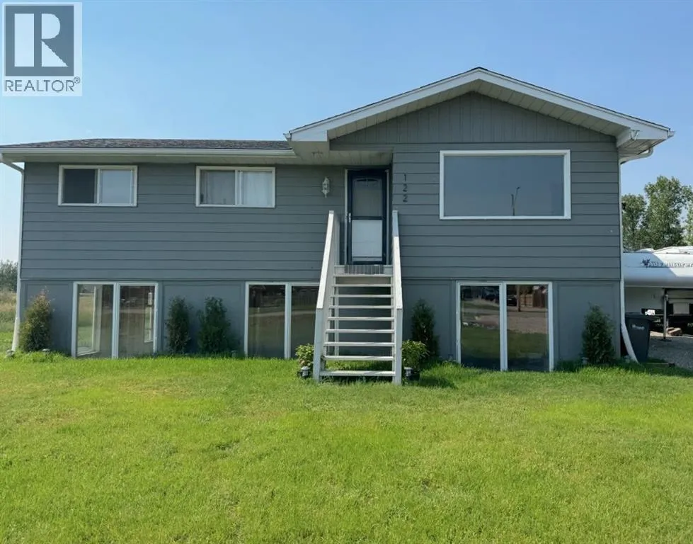 House for rent: 122 S 3 Street W, Magrath, Alberta T0K 1J0