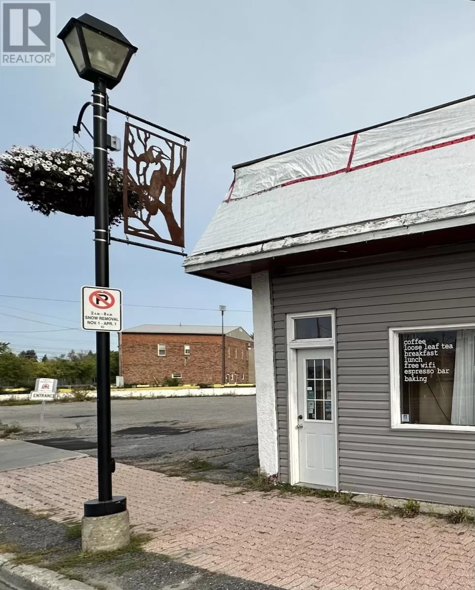 122 Scott St, Fort Frances, Ontario P9A 1G6