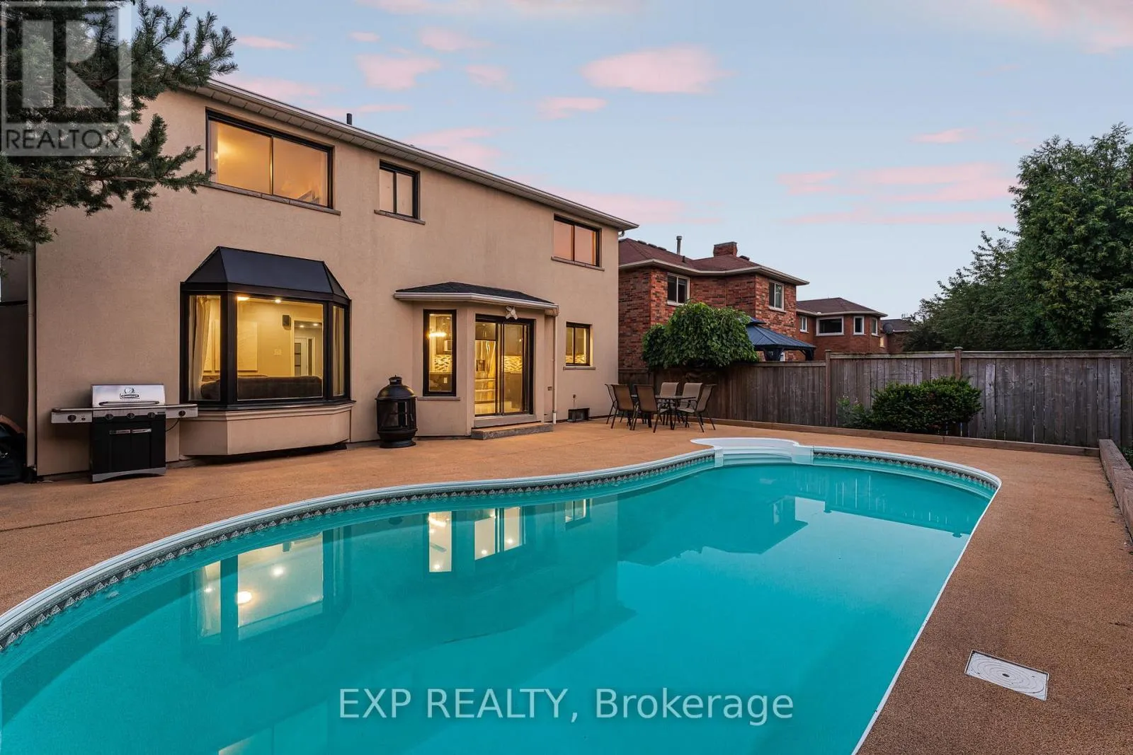 House for rent: 1221 Creekside Drive, Oakville, Ontario L6H 4Y8