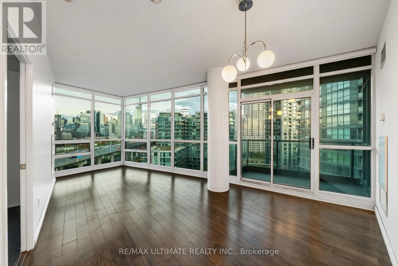 Apartment for rent: 1222 - 231 Fort York Boulevard, Toronto, Ontario M5V 1B2