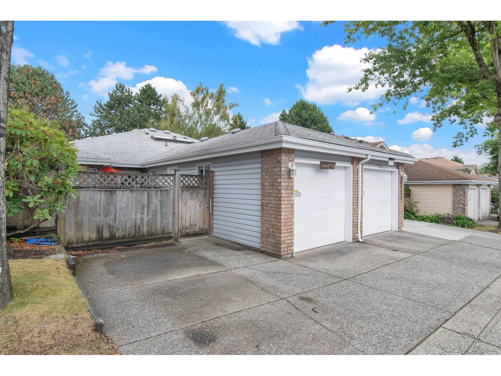 Row / Townhouse for rent: 12247 92nd Avenue, Surrey, British Columbia V3V 1G3