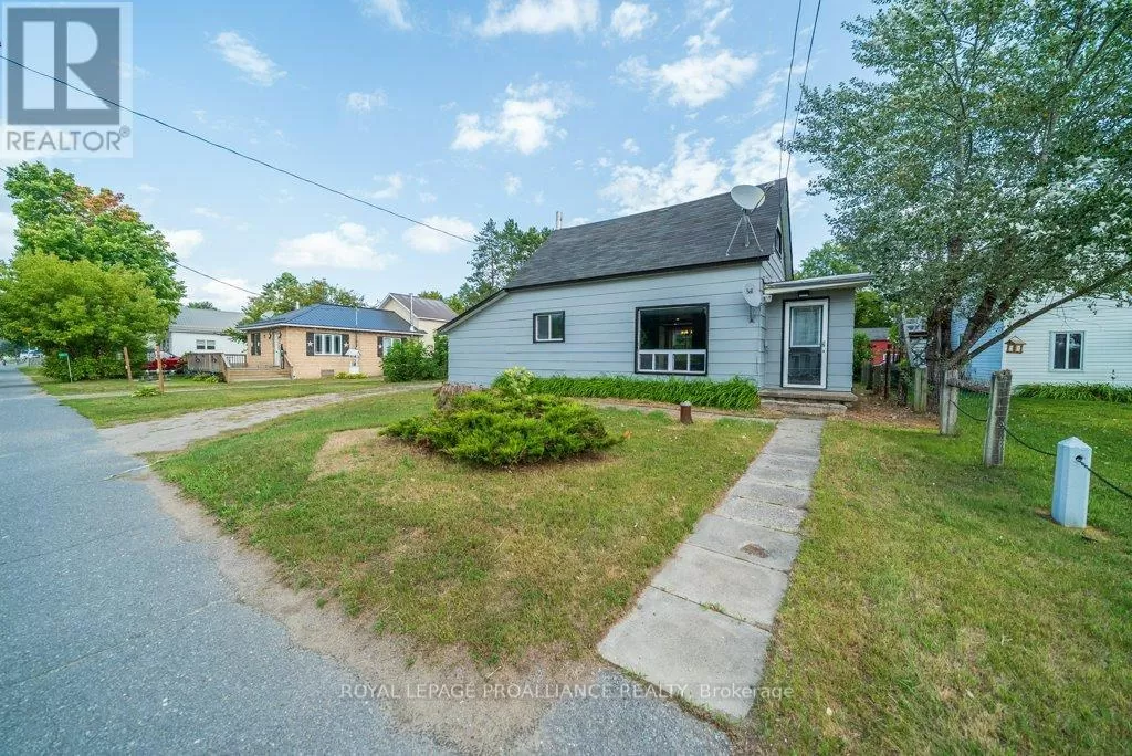 House for rent: 12275 Highway 41, Addington Highlands, Ontario K0H 2G0