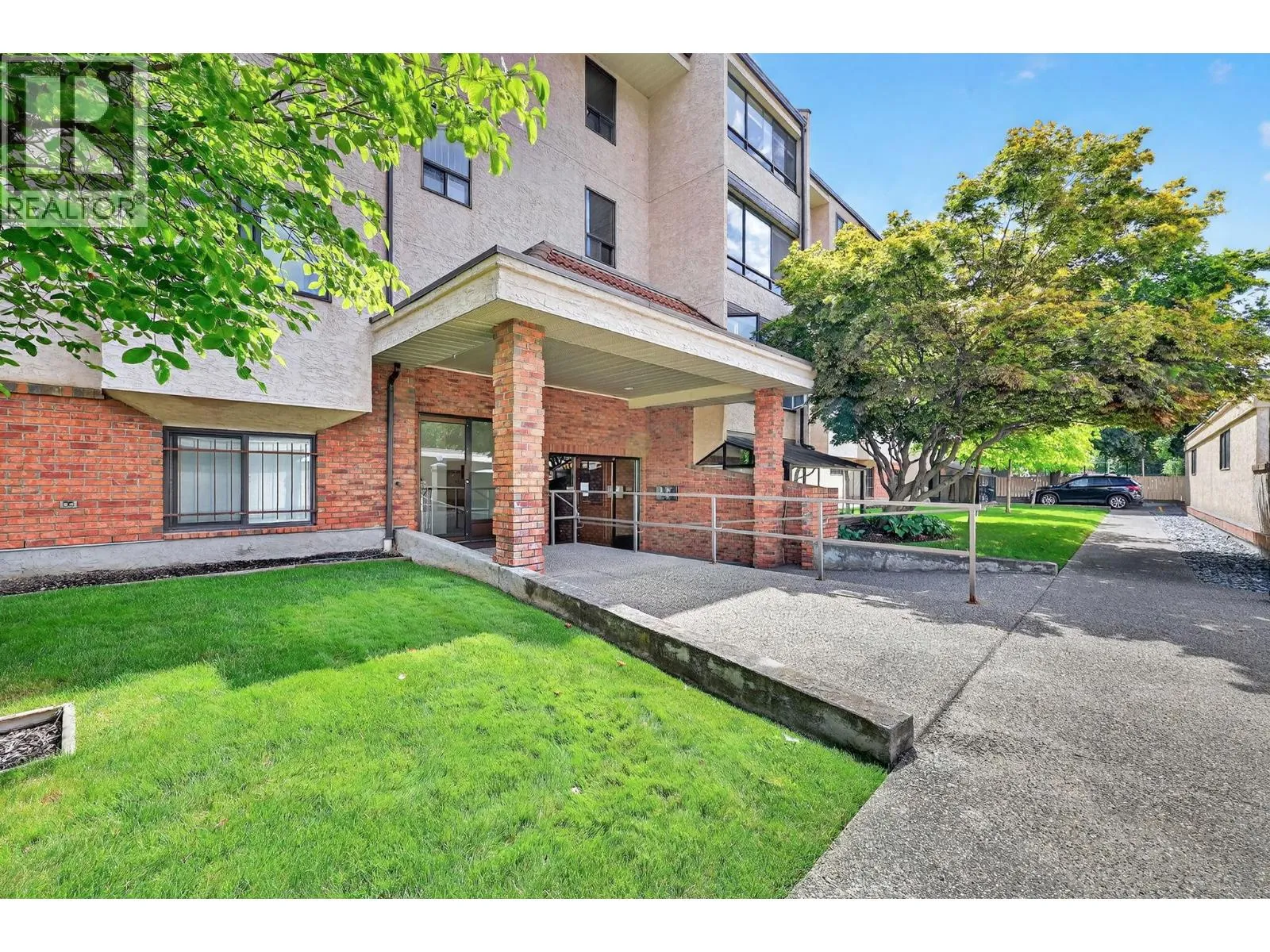 Apartment for rent: 1229 Bernard Avenue Unit# 105, Kelowna, British Columbia V1Y 6R3