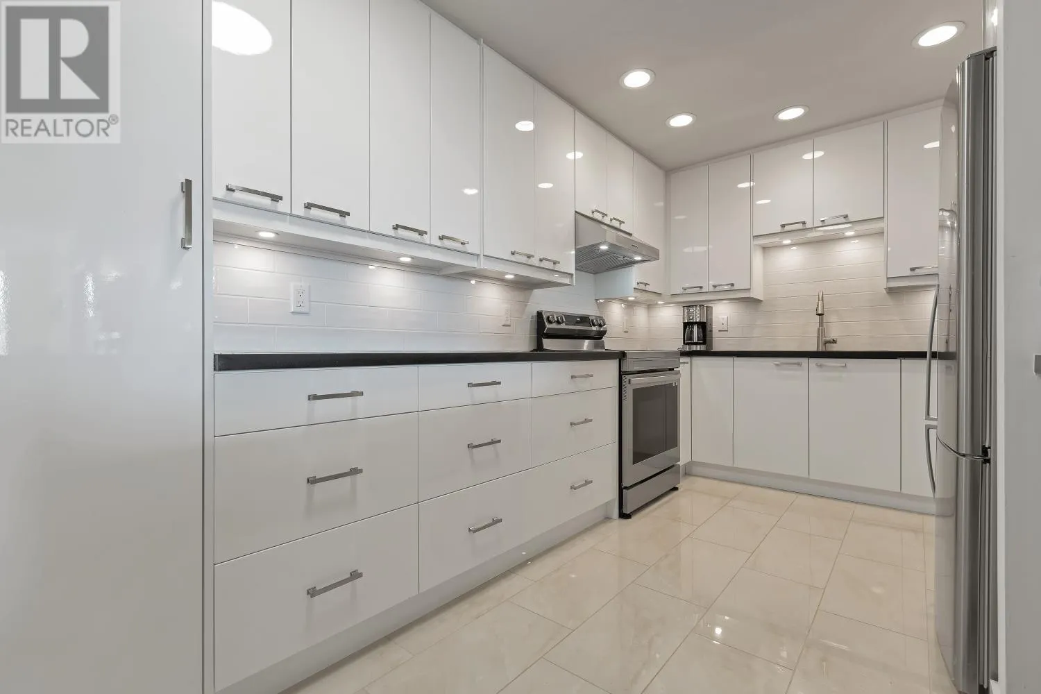 Apartment for rent: 123 12873 Railway Avenue, Richmond, British Columbia V7E 6K3