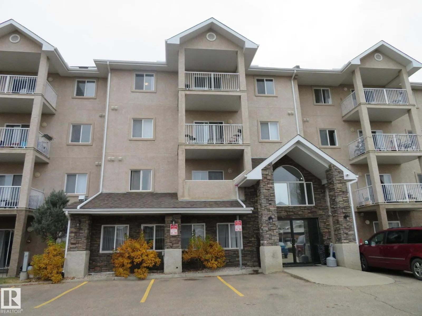 Apartment for rent: #123 2305 35a Av Nw, Edmonton, Alberta T6T 1Z2