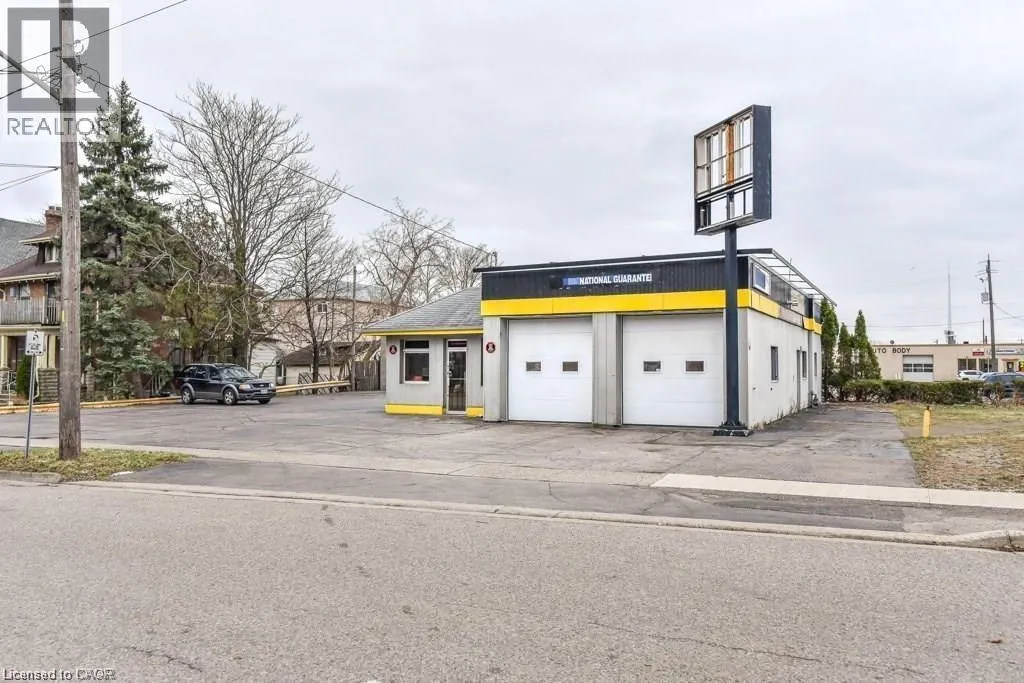 123 Chatham Street, Brantford, Ontario N3S 4G5