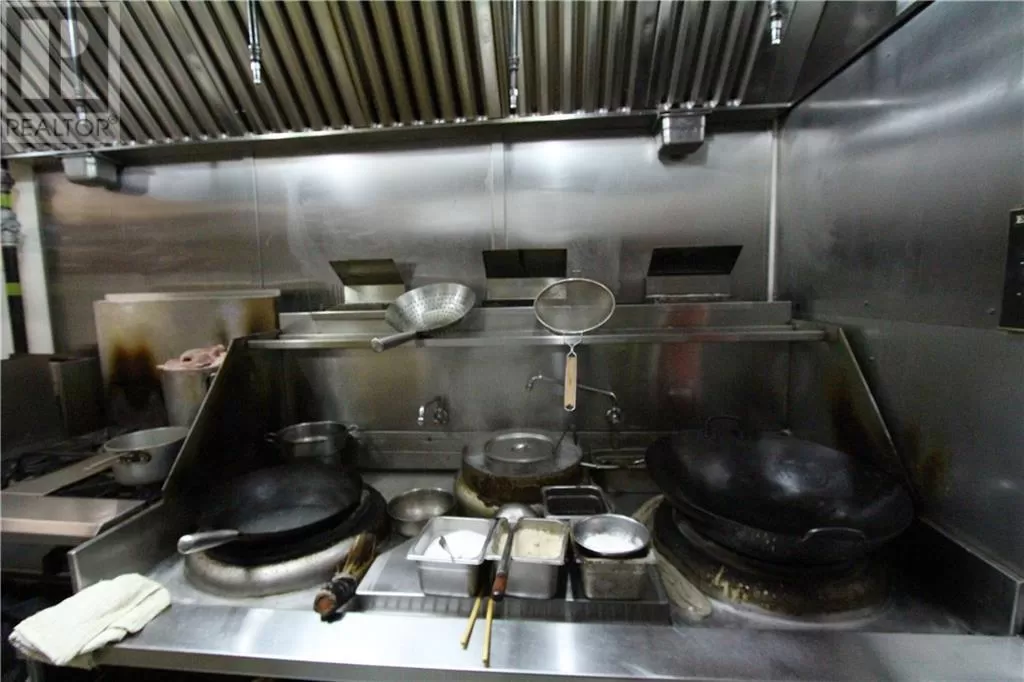 Retail for rent: 123 Cochrane Avenue W, Cochrane, Alberta T4C 1X3