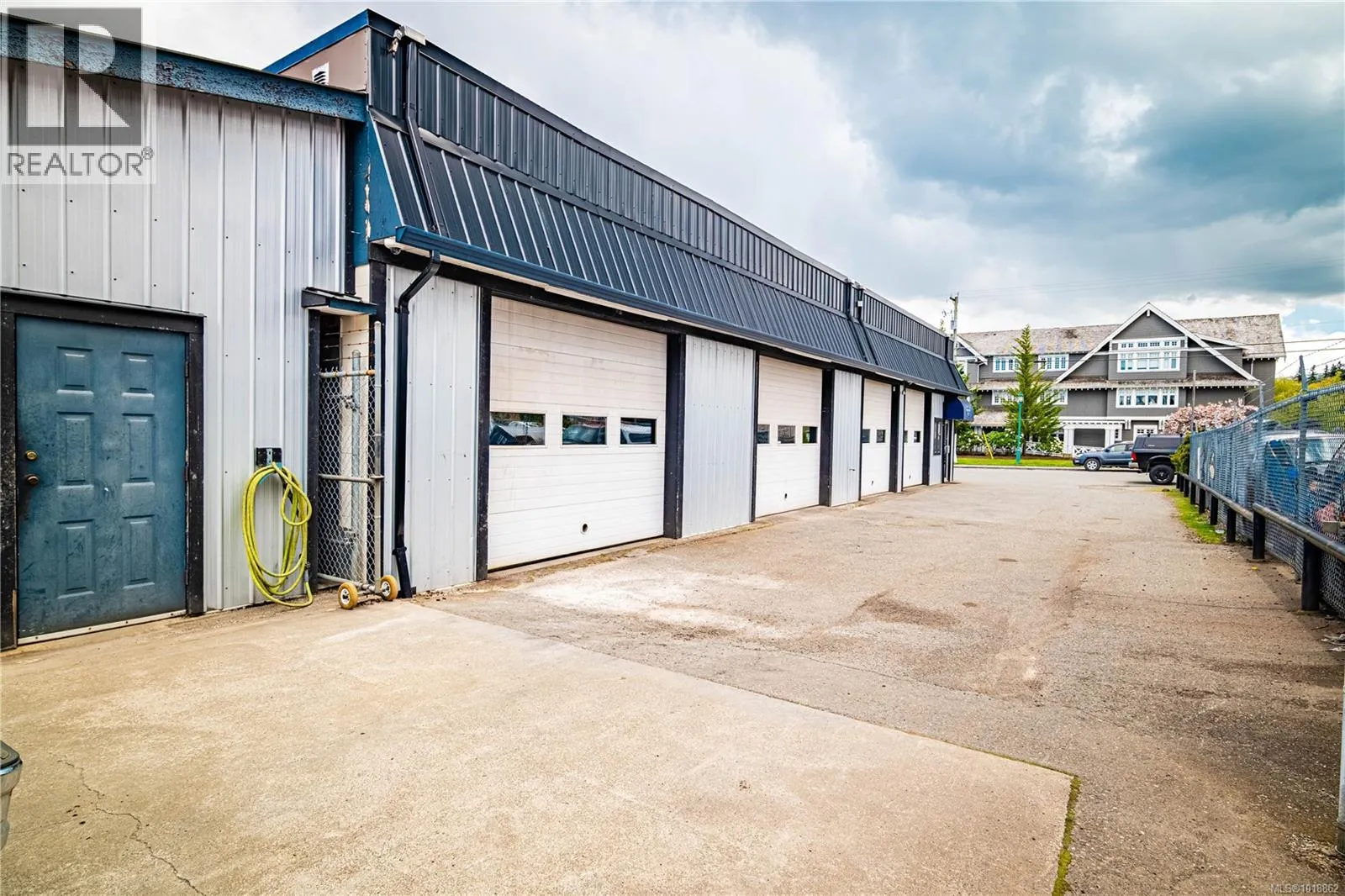 123 Fourth Ave E, Qualicum Beach, British Columbia V9K 1S9