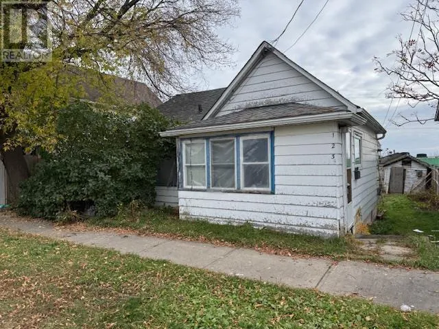 123 Johnson Ave, Thunder Bay, Ontario P7B 2V9