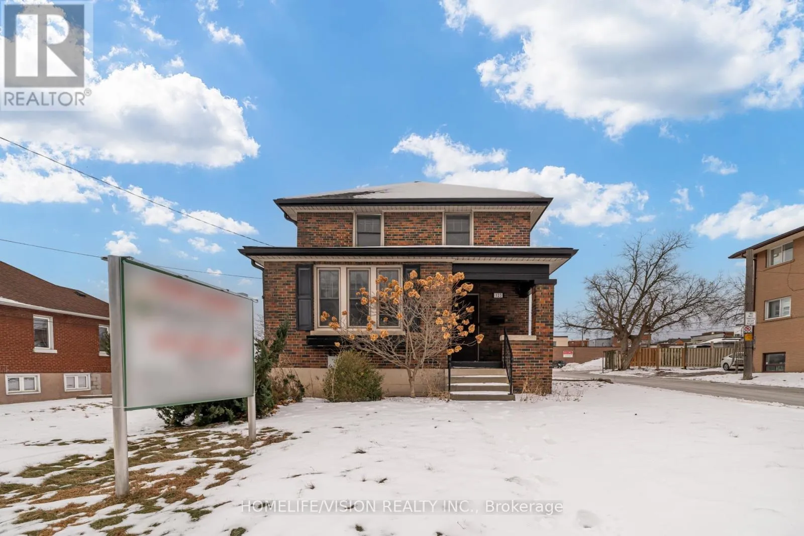 123 Mary Street E, Whitby, Ontario L1N 2P3