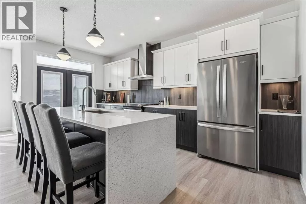 House for rent: 123 Mitchell Way Nw, Calgary, Alberta T3R 2B5