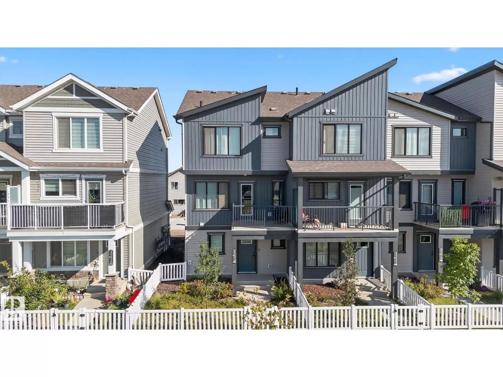 Row / Townhouse for rent: 1234 Aster Bv Nw, Edmonton, Alberta T6T 2N8