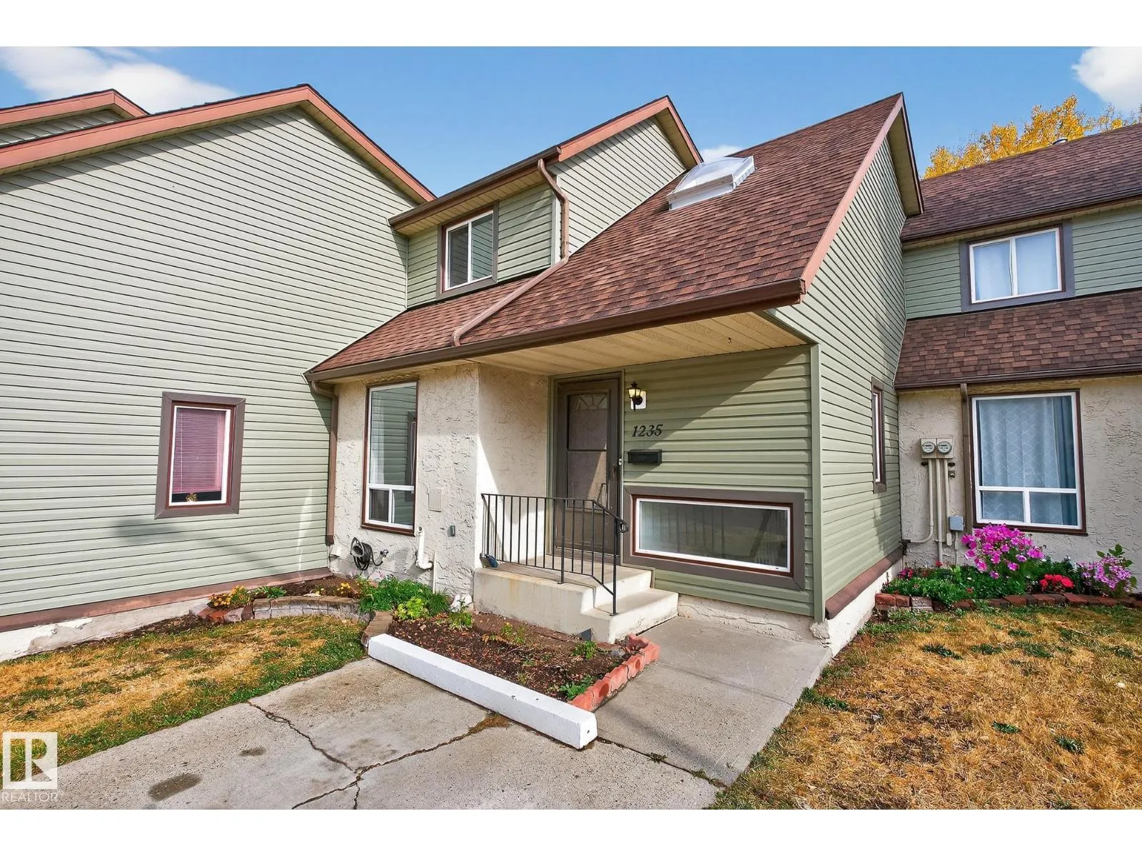 Row / Townhouse for rent: 1235 62 St Nw, Edmonton, Alberta T6L 2H6