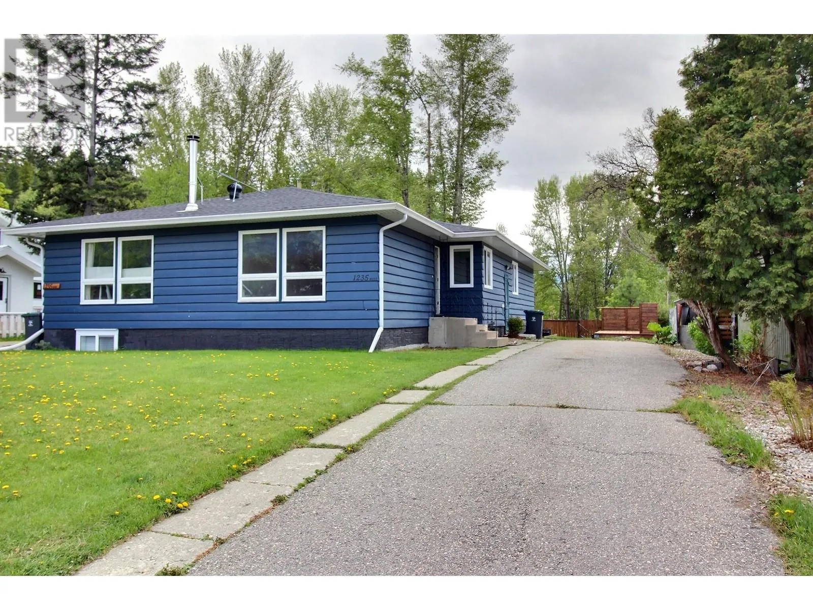 Duplex for rent: 1235 Alexander Drive W, Golden, British Columbia V0A 1H0