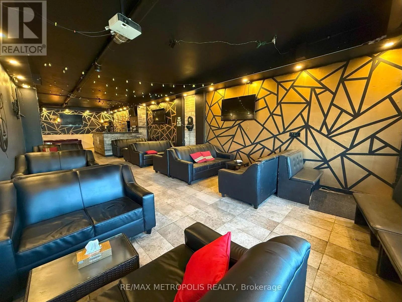 1235 Ellesmere Road, Toronto, Ontario M1P 2X8