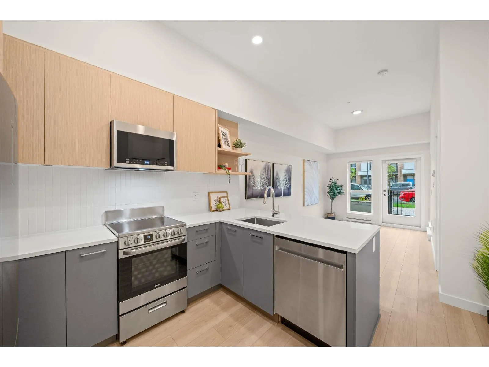 Apartment for rent: 124 10777 138 Street, Surrey, British Columbia V3T 0T5