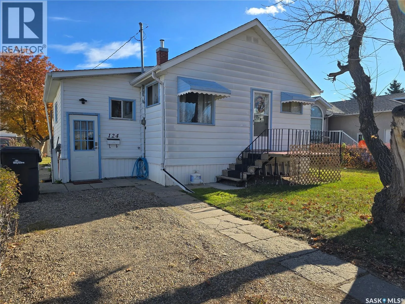 House for rent: 124 10th Street, Weyburn, Saskatchewan S4H 1G9