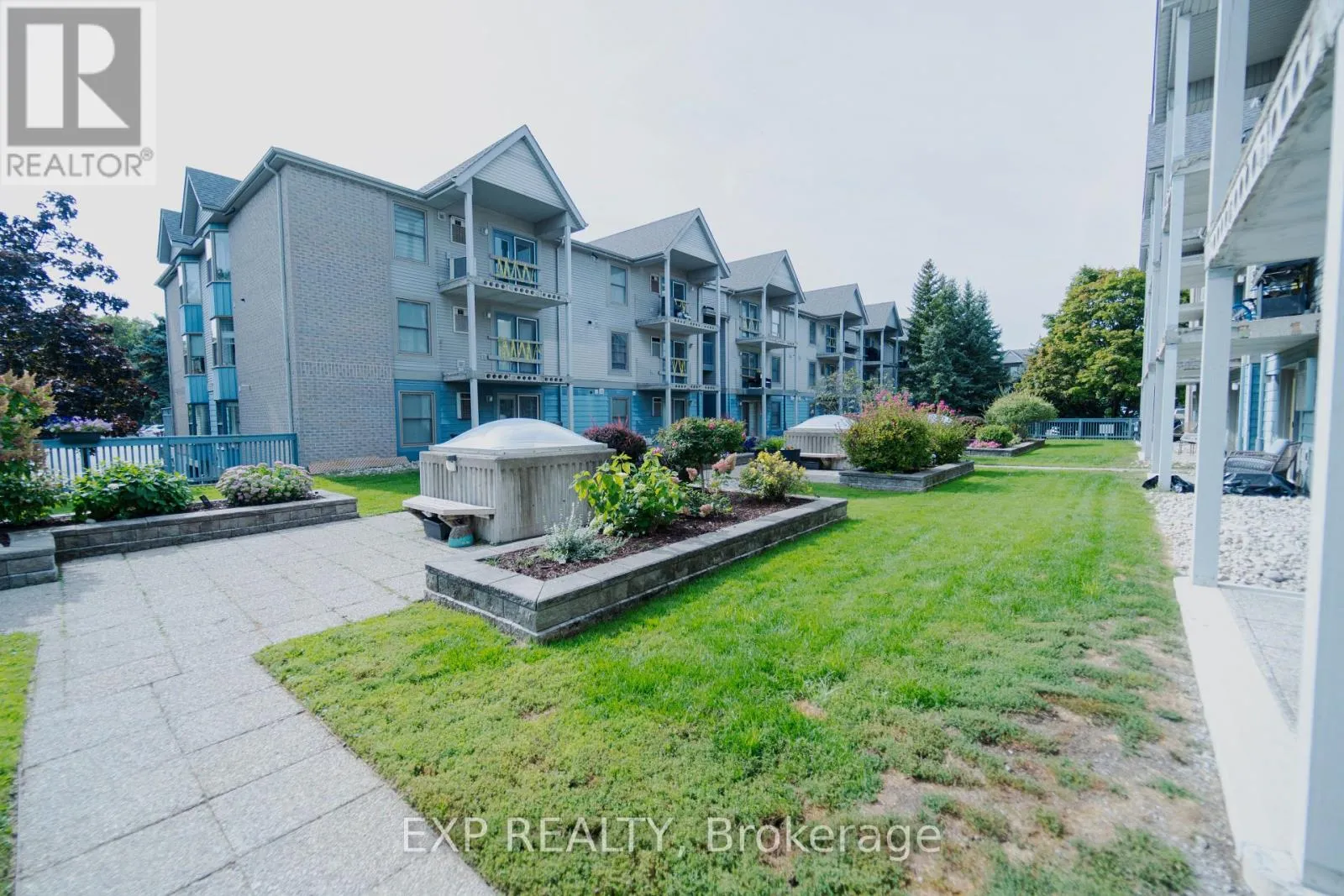 Apartment for rent: 124 - 2010 Cleaver Avenue, Burlington, Ontario L7M 4C1