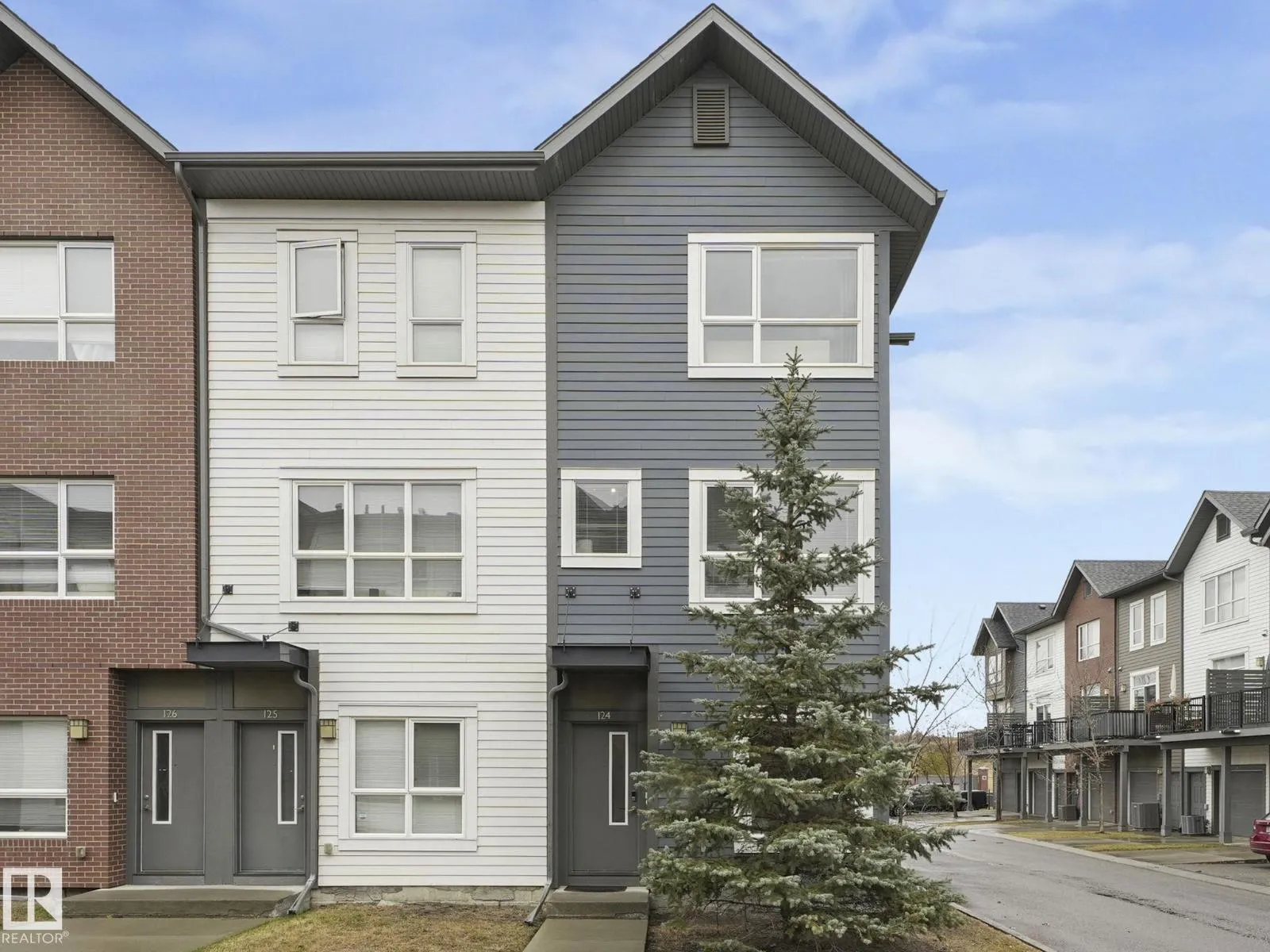 Row / Townhouse for rent: #124 2560 Pegasus Bv Nw, Edmonton, Alberta T5E 6V4