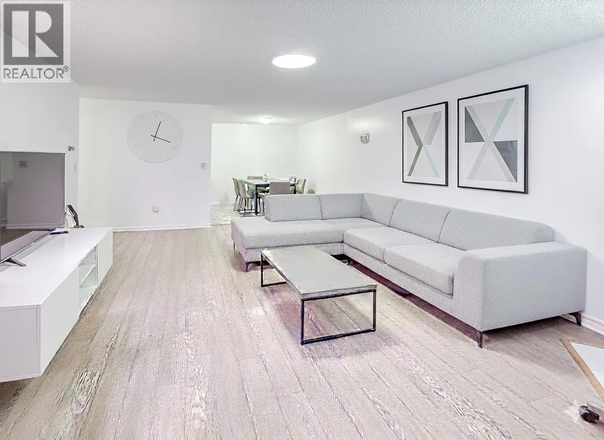 Apartment for rent: 124 9101 Horne Street, Burnaby, British Columbia V3N 4M3