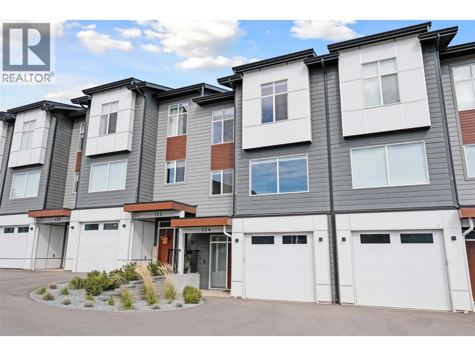Row / Townhouse for rent: 124 River Gate Drive, Kamloops, British Columbia V2H 0E4