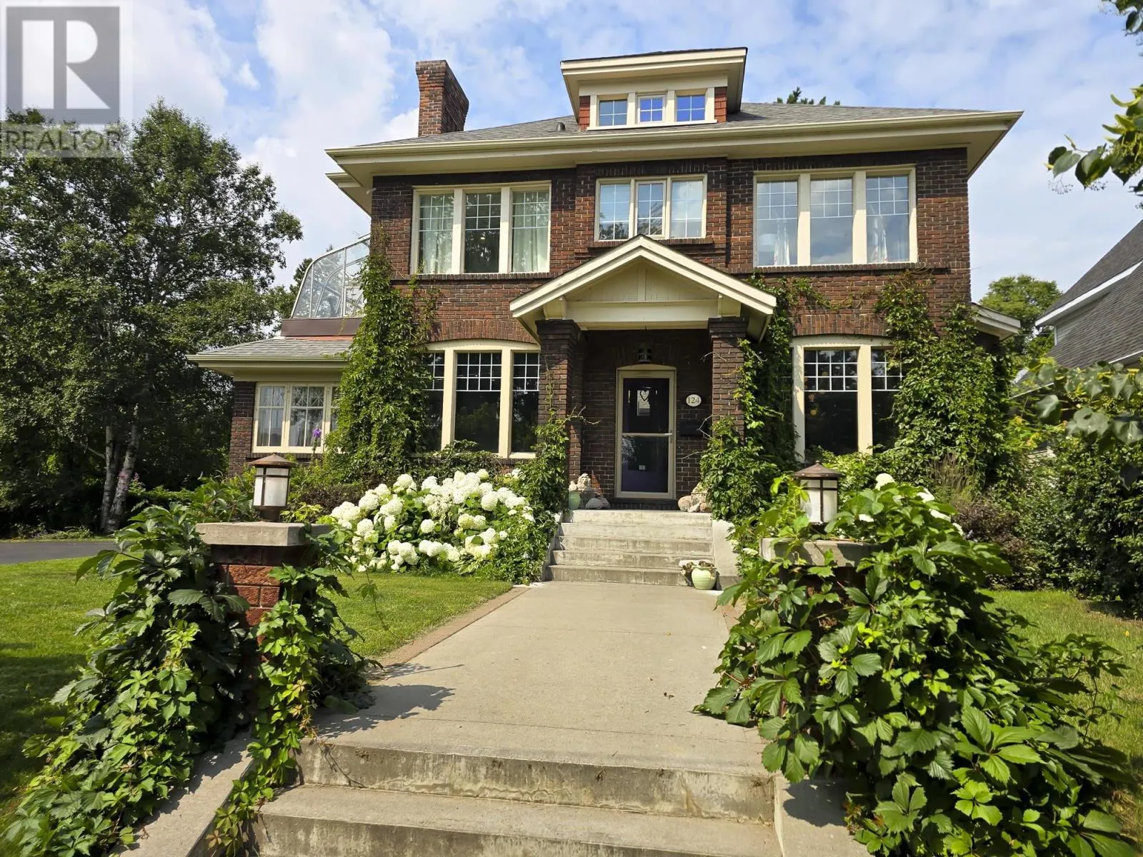 124 Summit Ave, Thunder Bay, Ontario P7B 3P1