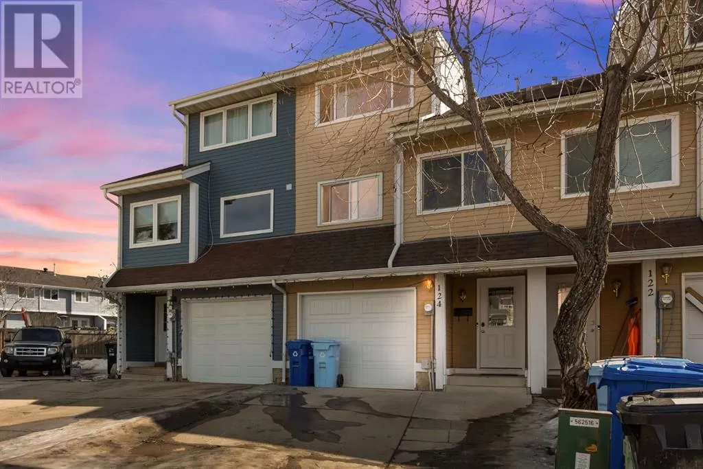 Row / Townhouse for rent: 124 Wallace Place, Fort McMurray, Alberta T9H 4P9