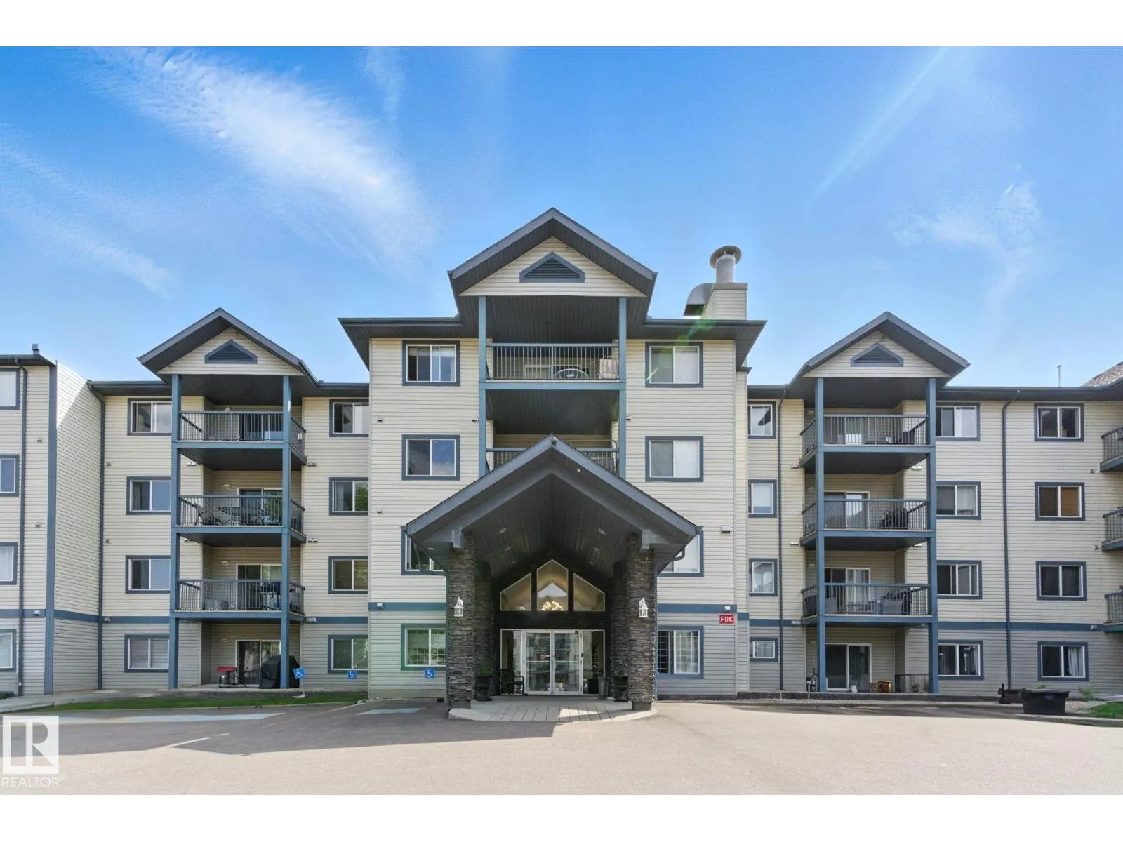 Apartment for rent: #125 16303 95 St Nw, Edmonton, Alberta T5Z 3V1