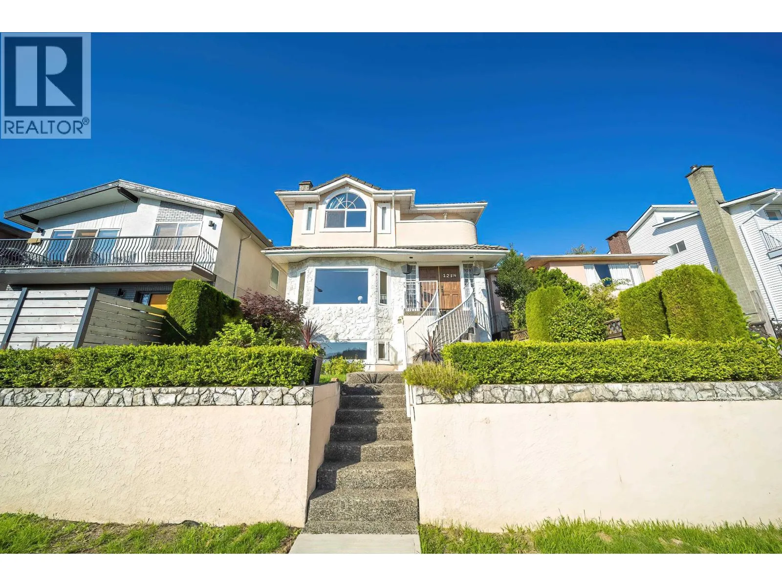 House for rent: 125 N Warwick Avenue, Burnaby, British Columbia V5B 1K8