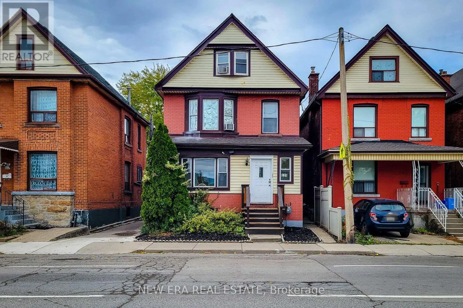 Duplex for rent: 125 Sanford Avenue N, Hamilton, Ontario L8L 5Z4