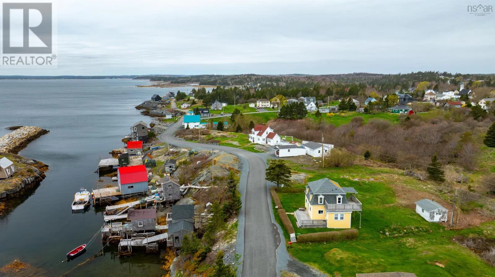 House for rent: 125 The Point Road, Blue Rocks, Nova Scotia B0J 2C0