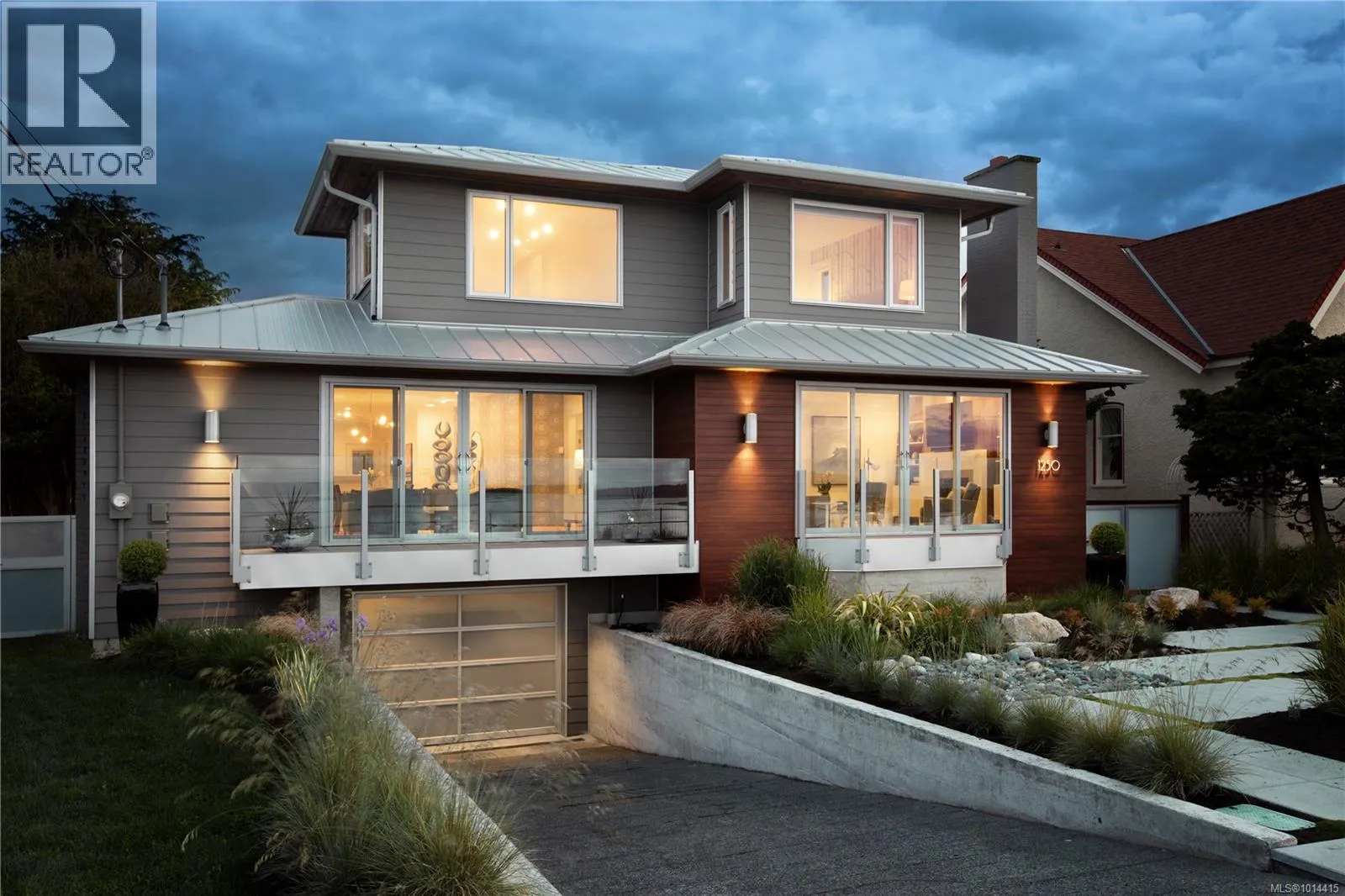 House for rent: 1250 Beach Dr, Oak Bay, British Columbia V8S 2N3