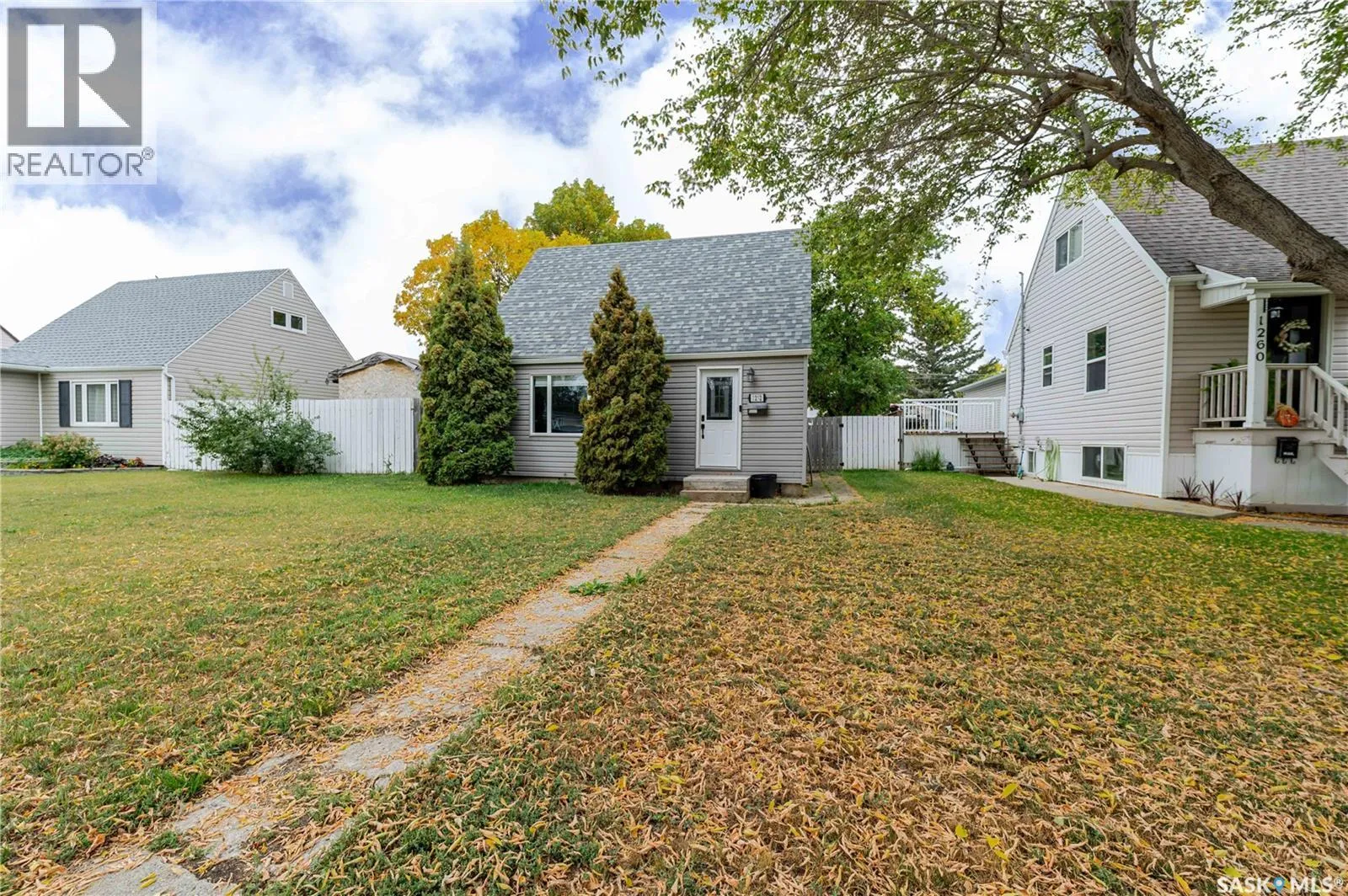 House for rent: 1252 4th Avenue Ne, Moose Jaw, Saskatchewan S6H 1J5