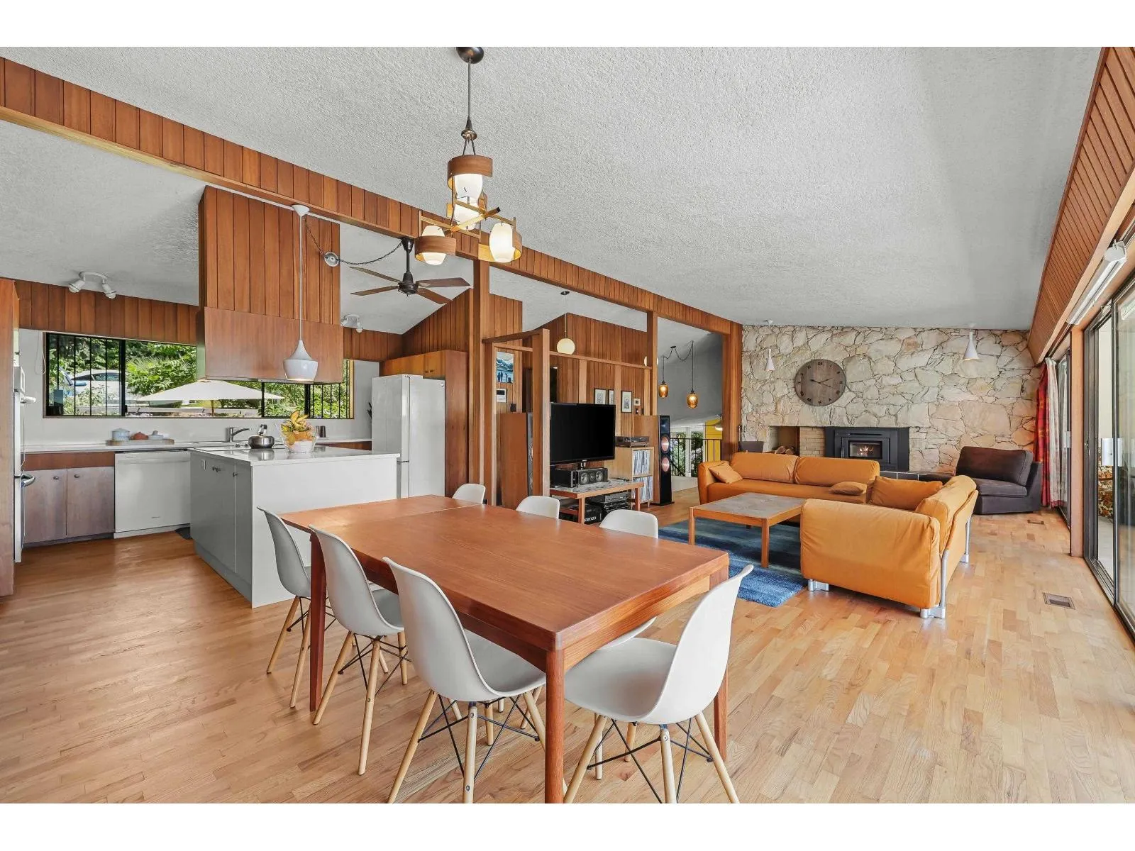 House for rent: 12529 104 Avenue, Surrey, British Columbia V3V 3H5