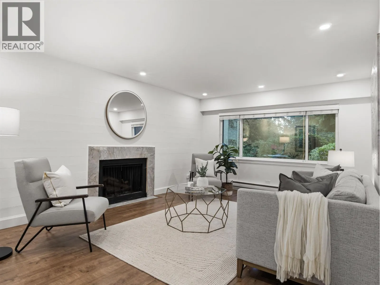 Apartment for rent: 1253 Plateau Drive, North Vancouver, British Columbia V7P 2J3