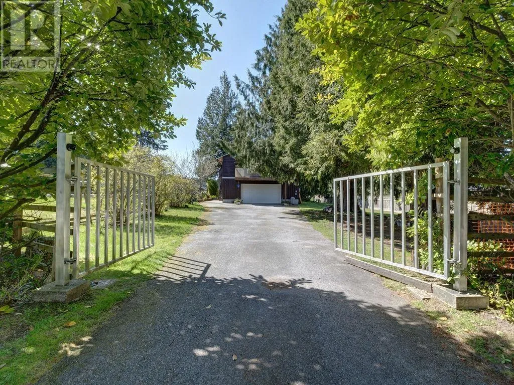 House for rent: 12577 Warnock Road, Pender Harbour, British Columbia V0N 2H1