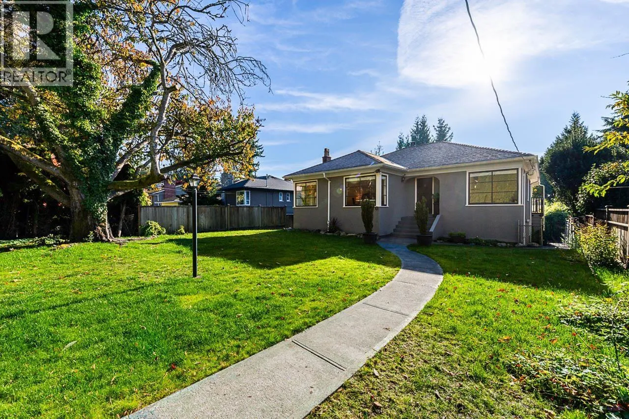 House for rent: 1258 Jefferson Avenue, West Vancouver, British Columbia V7T 2B1