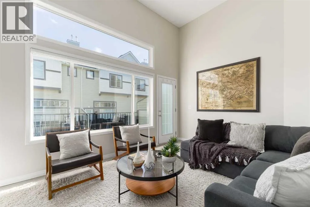 Row / Townhouse for rent: 126 Everhollow Heights Sw, Calgary, Alberta T2Y 5B4