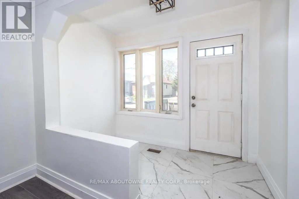 House for rent: 126 Harmony Avenue, Hamilton, Ontario L8H 4Y3