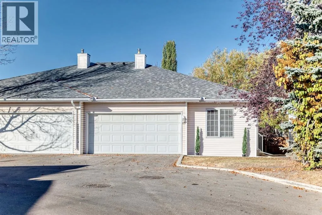 Duplex for rent: 126 Hawkstone Manor Nw, Calgary, Alberta T3G 3X2