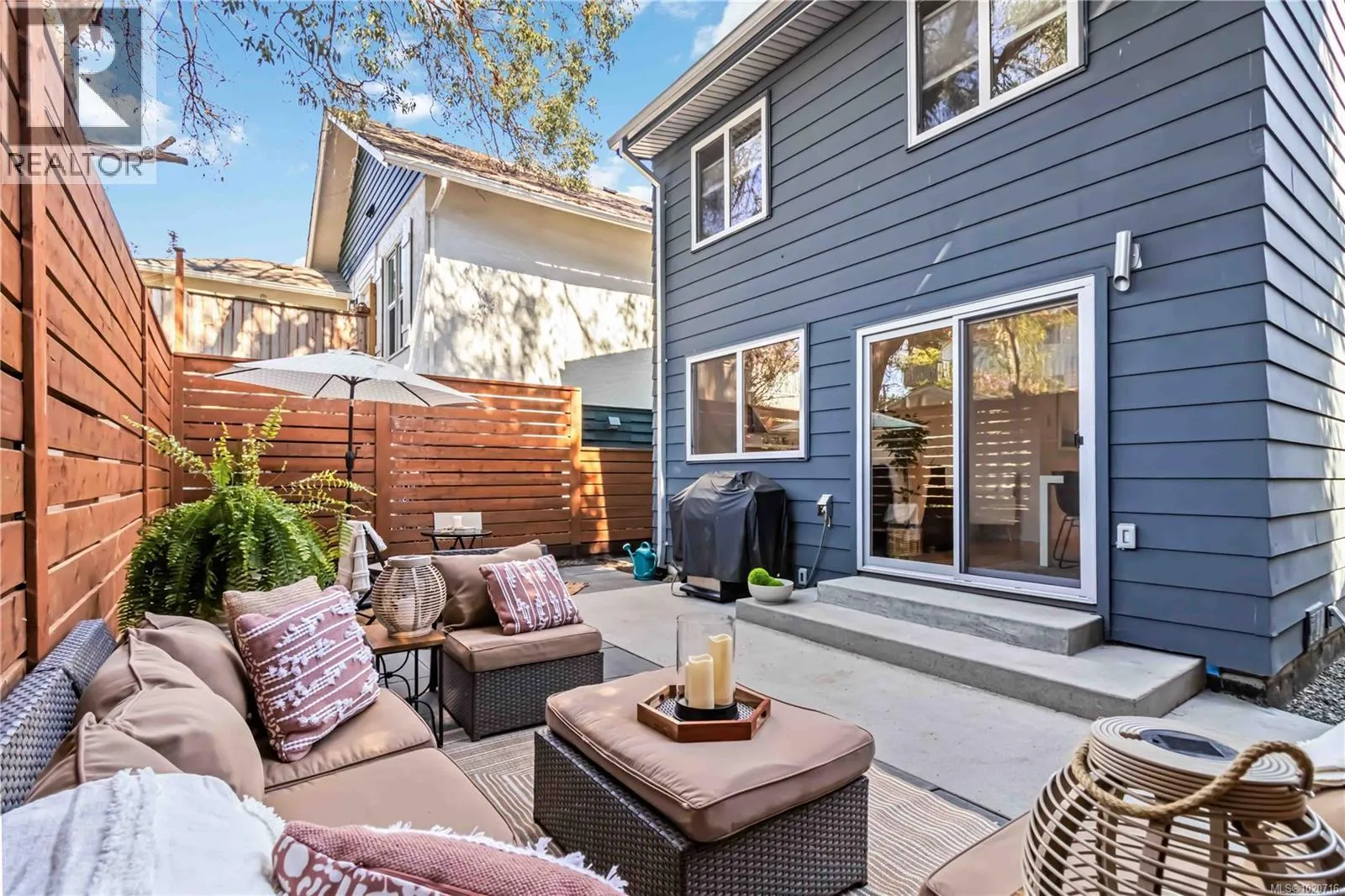 House for rent: 126 Rendall St, Victoria, British Columbia V8V 2E5