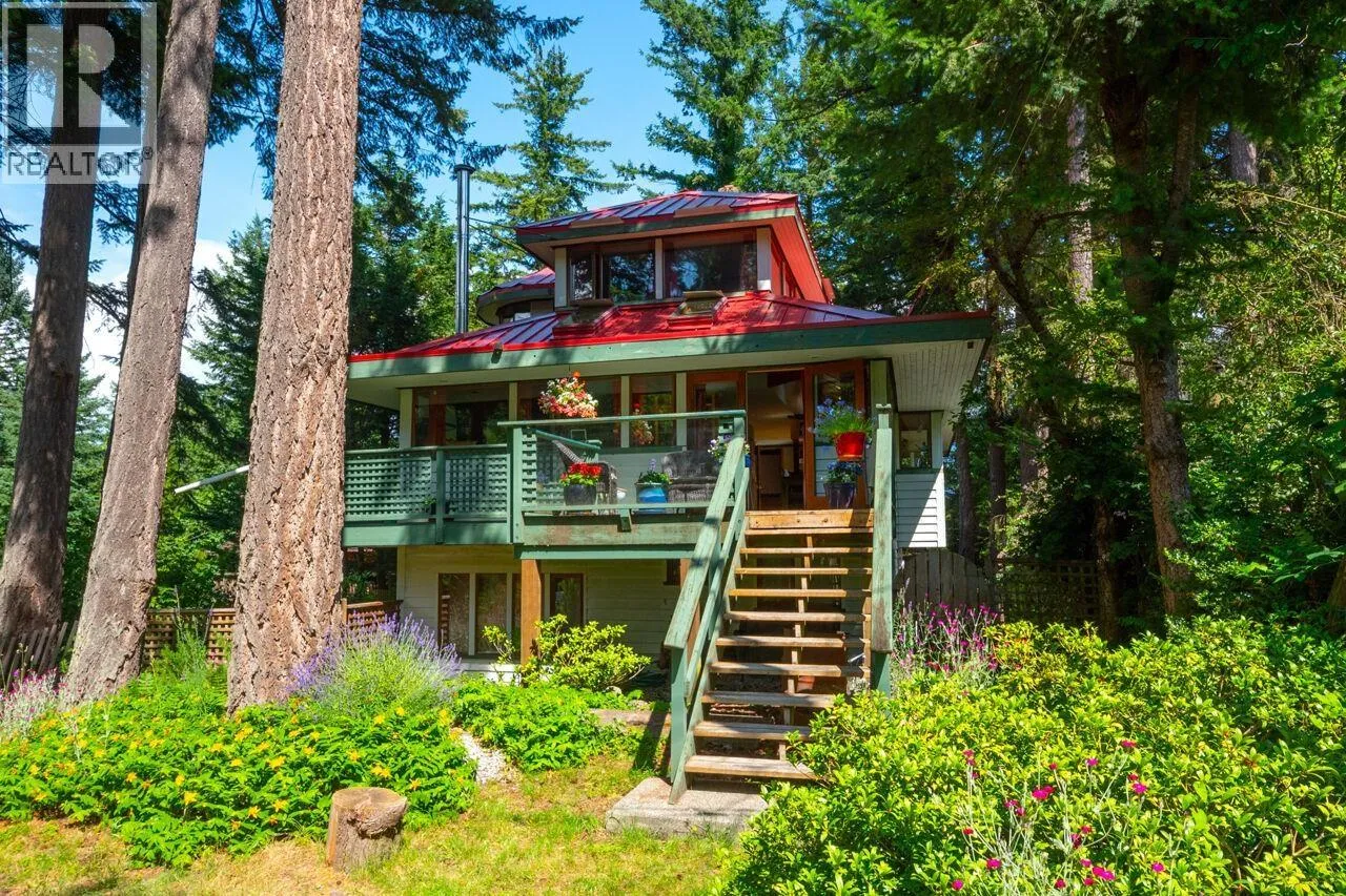 House for rent: 1261 Eagle's Nest Road, Bowen Island, British Columbia V0N 1G1