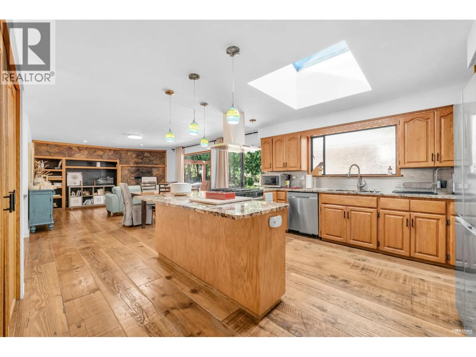 House for rent: 12643 Garibaldi Street, Maple Ridge, British Columbia V2W 1N5