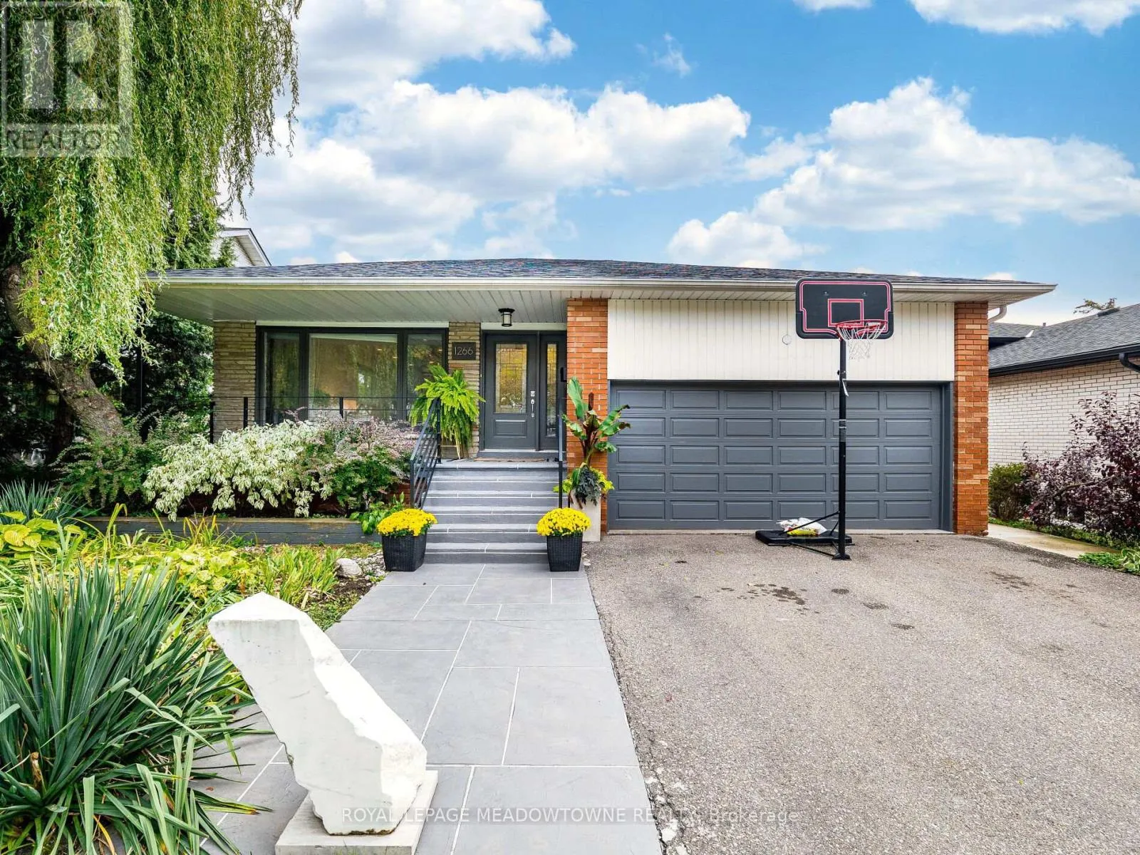 House for rent: 1266 Winding Trail, Mississauga, Ontario L4Y 2T7