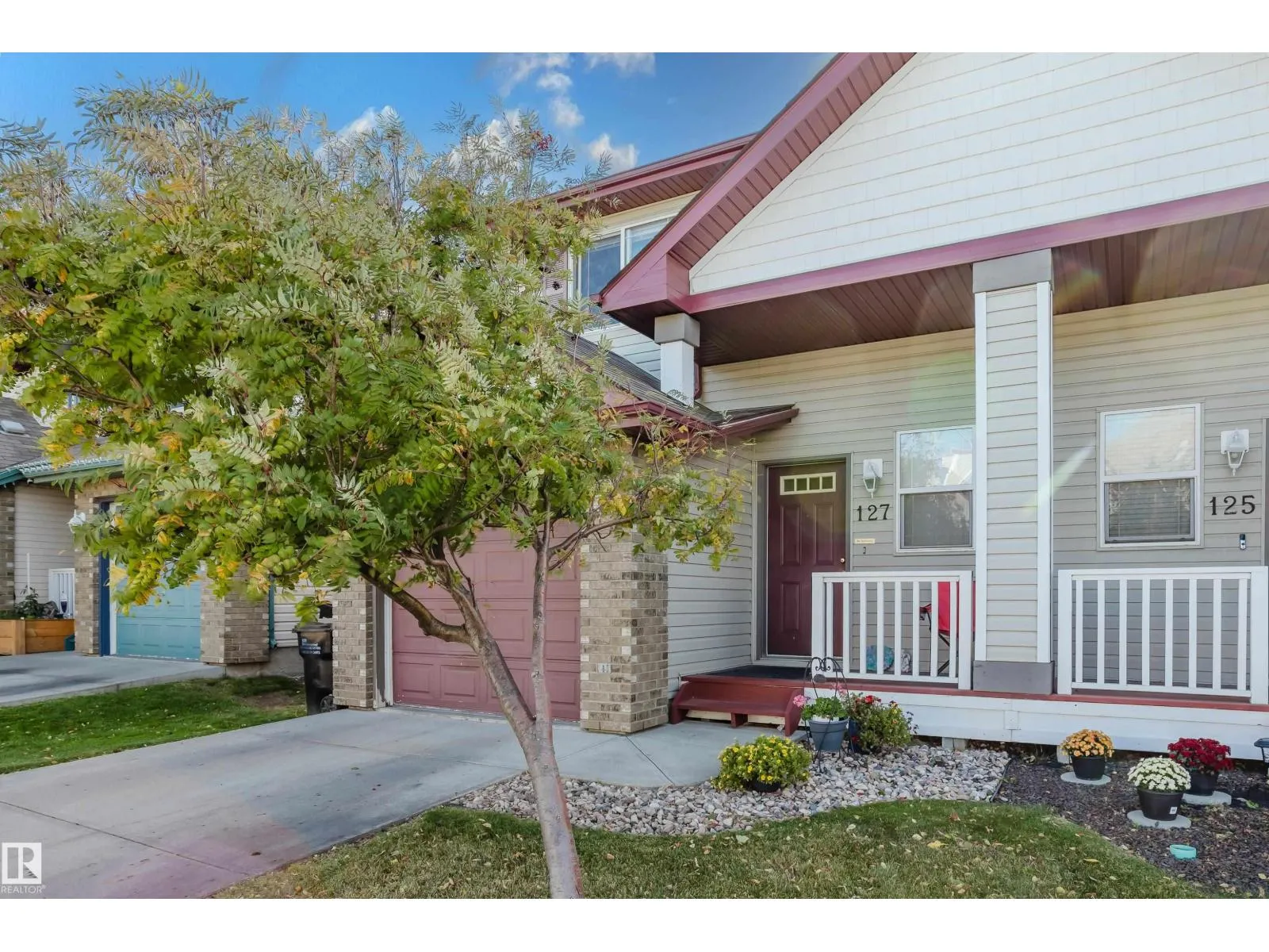 Duplex for rent: #127 700 Bothwell Dr, Sherwood Park, Alberta T8H 2W3