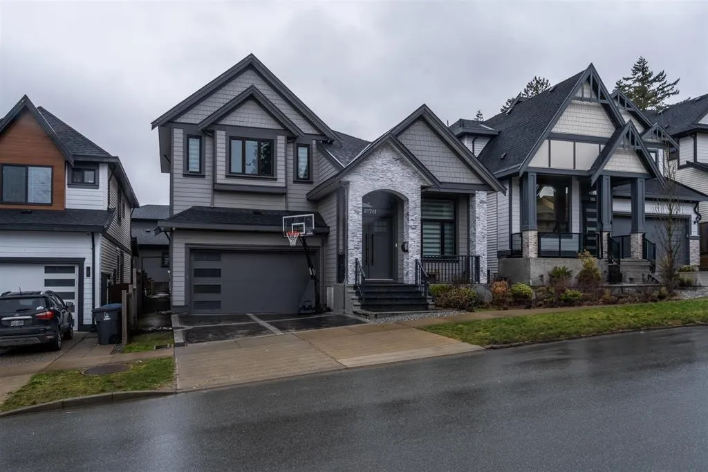 House for rent: 12711 104a Avenue, Surrey, British Columbia V3V 6C1